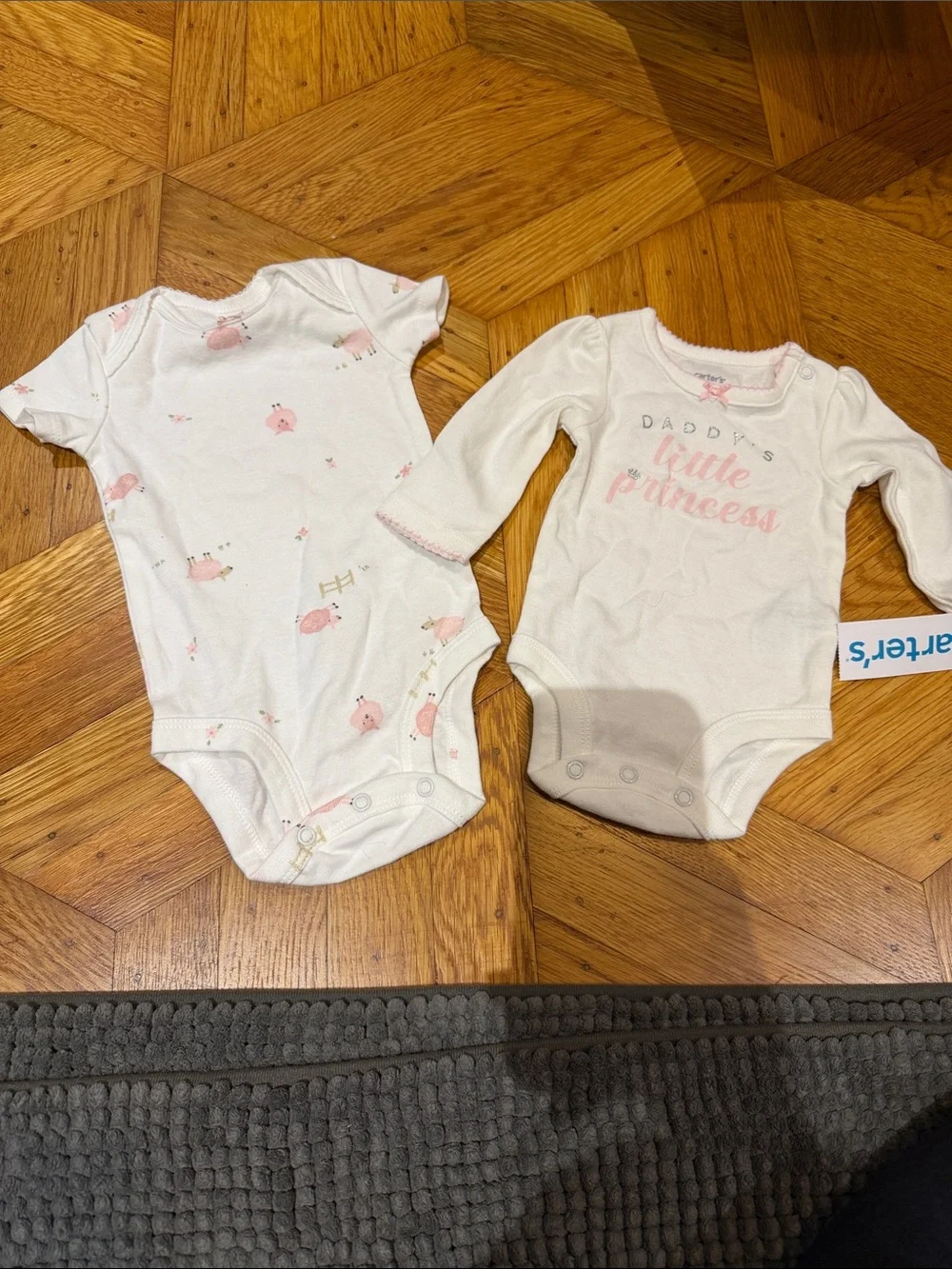 2 pieces Carters long sleeves and short sleeves onesies set